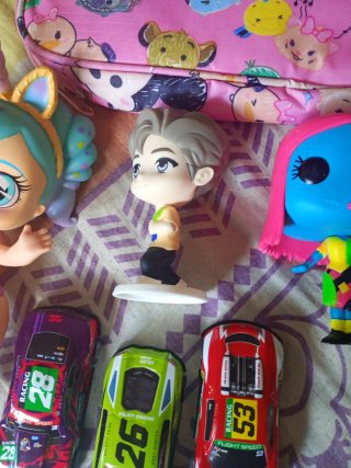 Lote Juguetes: Muñeca, Figuras y Coches