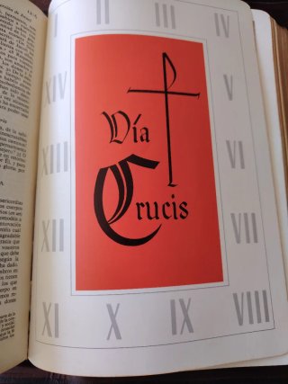 Antiguo libro de La sagrada Biblia