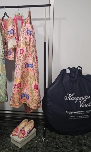 Vestido de Fallera Rosa y Dorado y zapatos