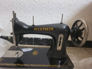 Máquina de coser Wertheim antigua