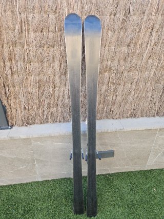 Esquís Salomon 162cm (fijaciones a cambiar)