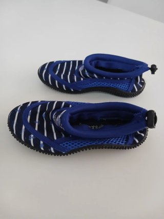 Zapatos de agua talla 25