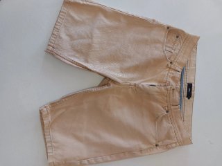 Lote de ropa adolescente prácticamente nueva.