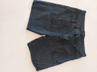 Lote de ropa adolescente prácticamente nueva.