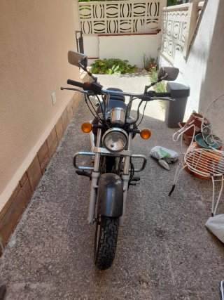 Suzuki GN 250 Negra