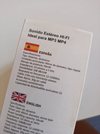 Auriculares Grises y Rojos