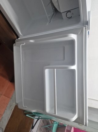 Nevera pequeña blanca