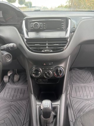 Peugeot 208 2013