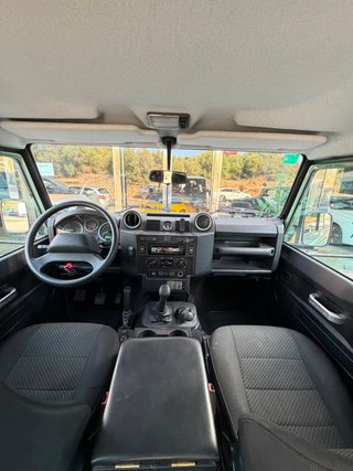 Land Rover Defender 90 SW SE