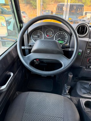 Land Rover Defender 90 SW SE