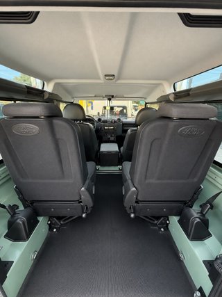 Land Rover Defender 90 SW SE