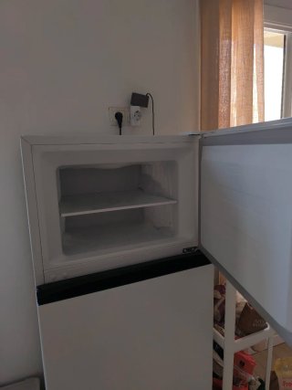 Frigorífico Hisense RT267D4AWF con Congelador