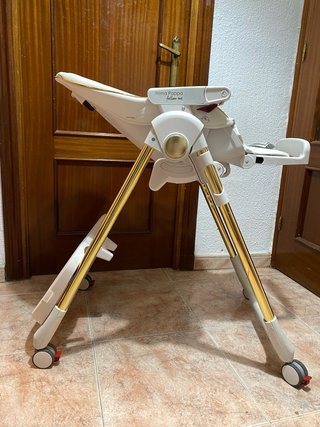 Trona Peg Perego para bebé, se recoge y acupa poco