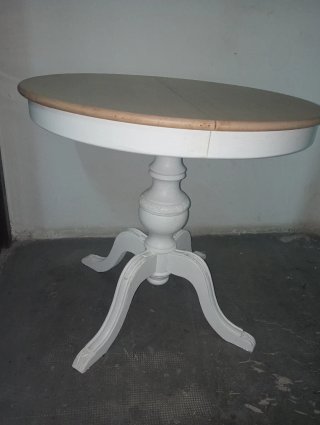 Mesa redonda de madera