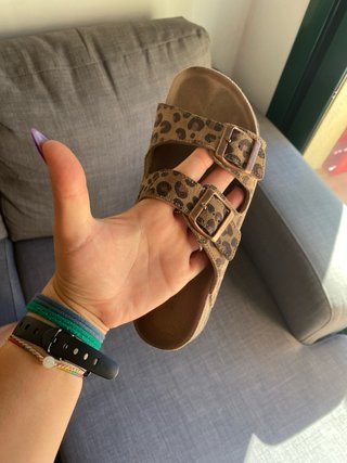 Sandalias estilo Birkenstock leopardo