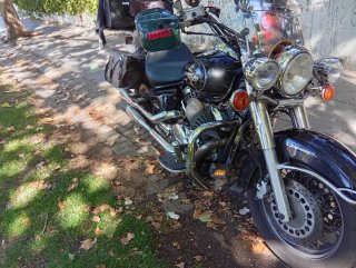 Moto Cruiser Negra y Plateada