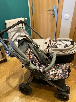 Carro gemelar Valco Baby con capazo