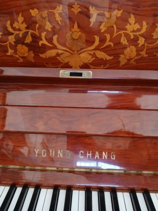 Piano Young Chang + Banqueta Regulable