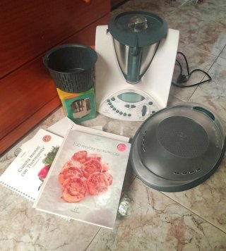 Thermomix con Varoma y con libro de recetas