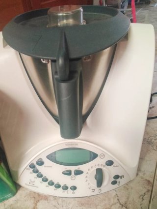 Thermomix con Varoma y con libro de recetas