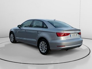 Audi A3 Sedan Attraction 1.6 TDI clean diesel 81 kW (110 CV)