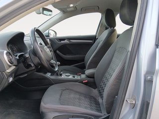 Audi A3 Sedan Attraction 1.6 TDI clean diesel 81 kW (110 CV)