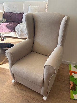 Sillón de lactancia/mecedora beige