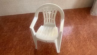 24 Sillas de plástico apilables para exterior