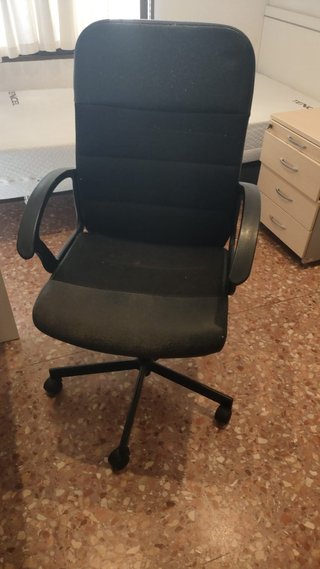 Silla de oficina giratoria con ruedas