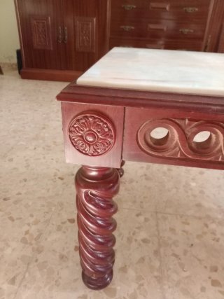 Mesa antigua mármol y madera tallada