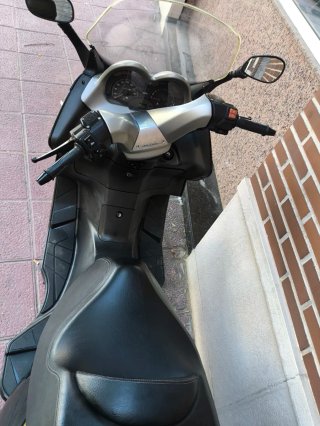Aprilia Atlantic 125cc Maxi-Scooter Negra