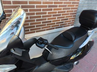 Aprilia Atlantic 125cc Maxi-Scooter Negra