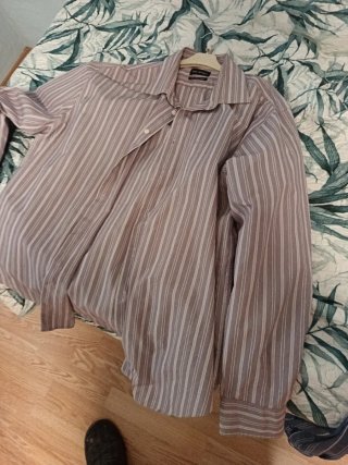 In vendita sei camicie da uomo
