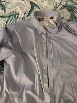 In vendita sei camicie da uomo