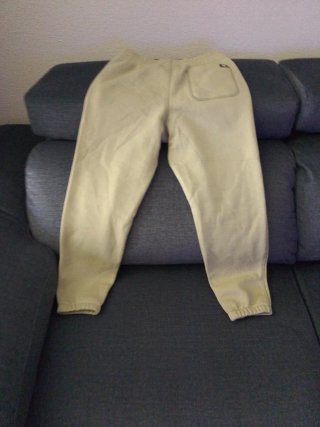 Pantalón chándal New Balance beige hombre