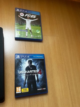 PS4 Slim Negra + 6 juegos