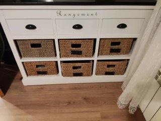 Mueble Auxiliar Blanco con Cestas
