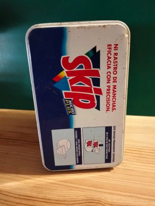 Lata antigua Skip