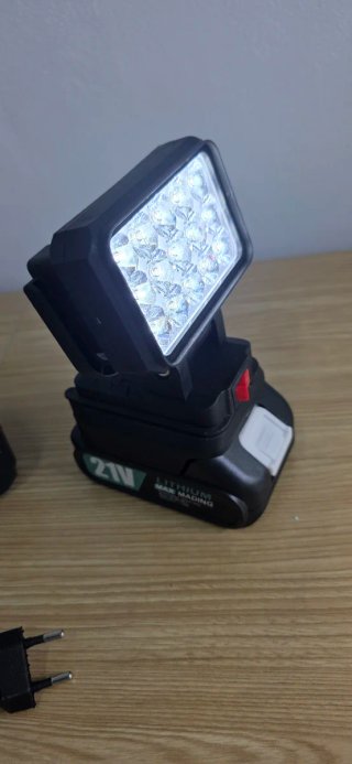 Foco LED Trabajo + 3 Baterías Compatible Mákita