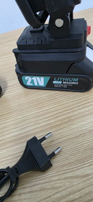 Foco LED Trabajo + 3 Baterías Compatible Mákita