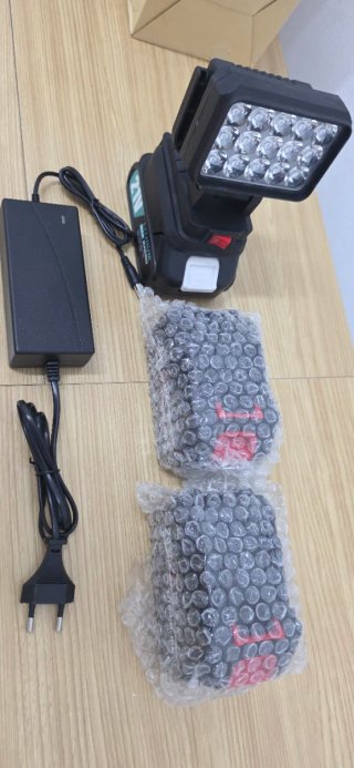 Foco LED Trabajo + 3 Baterías Compatible Mákita