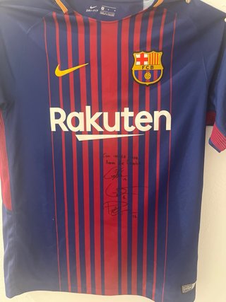 Camiseta firmada por jugadores