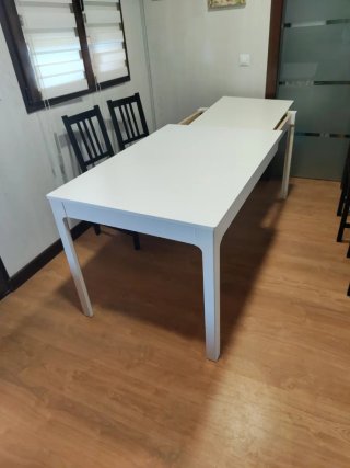 Mesa de comedor blanca