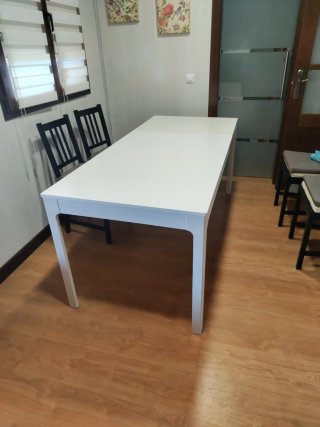 Mesa de comedor blanca