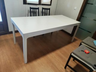 Mesa de comedor blanca