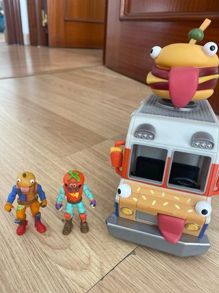 Furgoneta Fortnite con figuras