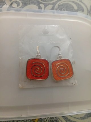 Pendientes cuadrados con espiral