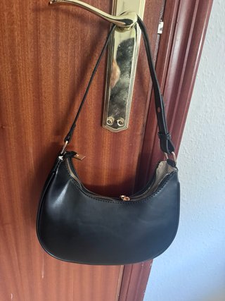 Bolso marrón con hebilla Bolso negro