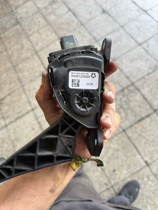 Pedal Chrysler Voyager 05281225AA