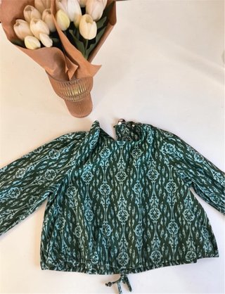 Blusa Zara verde y turquesa estampada